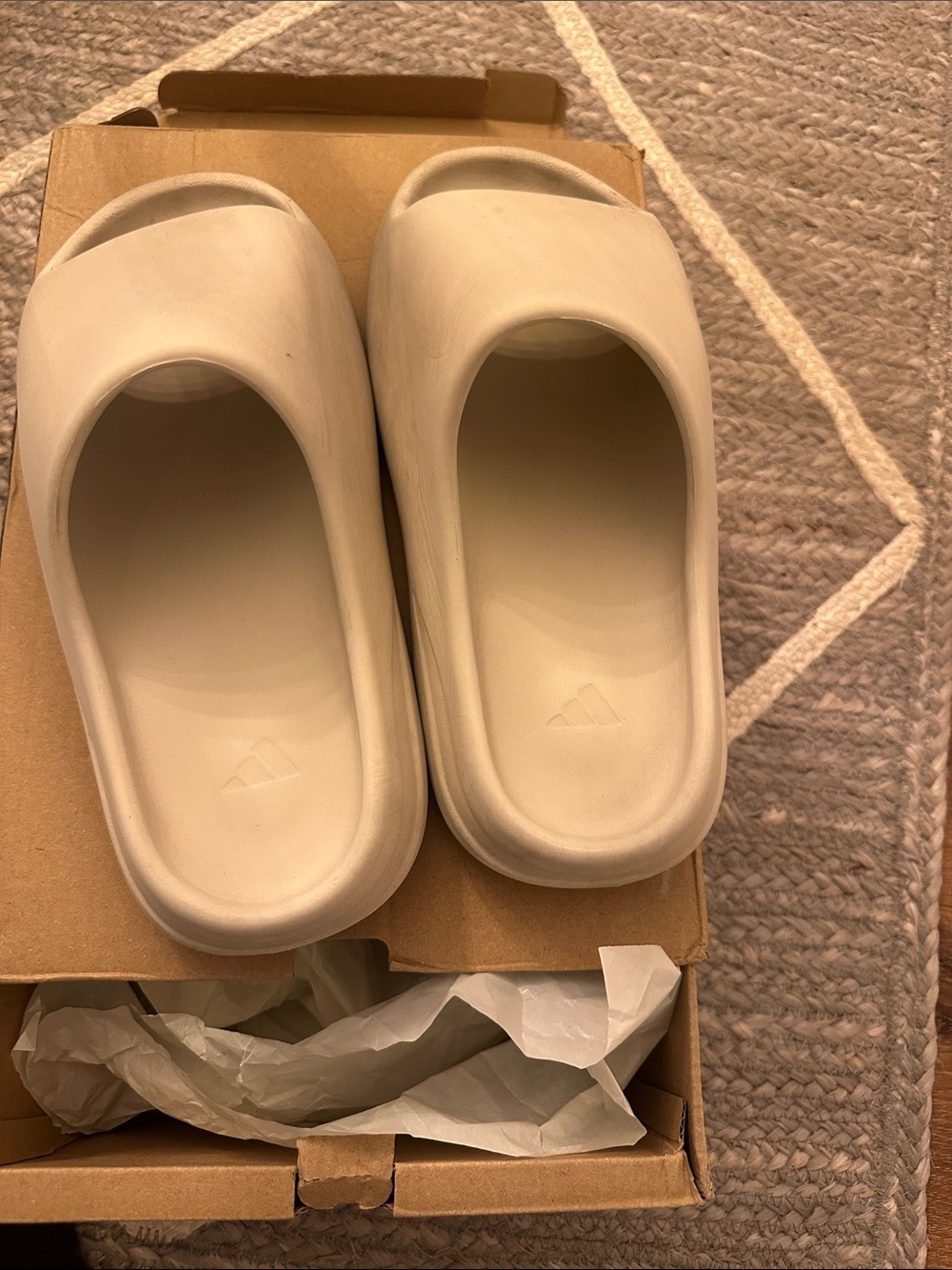 Yeezy Slide Sandals in Cream